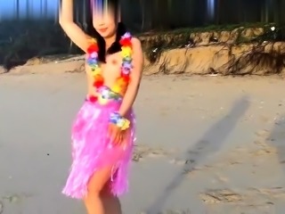 Asian amateur gives outdoor blowjob