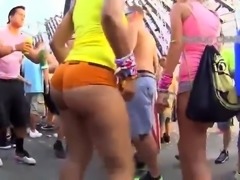 Street voyeur films a curvy babe with a fabulous big booty