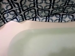 Chunky amateur babe fingers her needy pussy in the bathtub