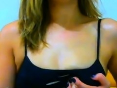 Turkish webcambabe shows her tits