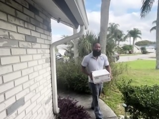 Black delivery guy satisfying lonely housewife's needs