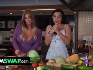 Horny Sexy Busty MILFs Swapped Their Step-sons In a Gonzo Thanksgiving Day Foursome