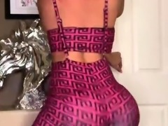 Red rose la cubana takes off her patterned purple outfit