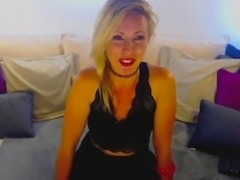 British MILF shows vibrator in pussy on webcam