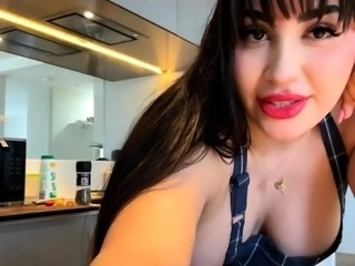 Sexy webcam brunette with big boobs