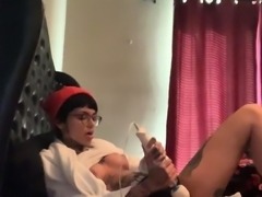 Close up amateur beauty uses her toy to masturbates