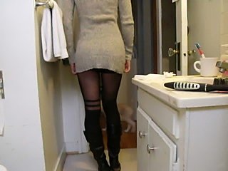 Skinny CD shows legs with pantyhose