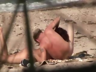 Hidden cam catches this couple on the beach giving head and fucking