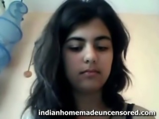 Desi babe showing her big tits free