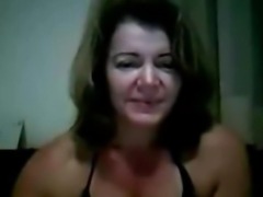 coroa gostosa se masturbando na webcam de bikini