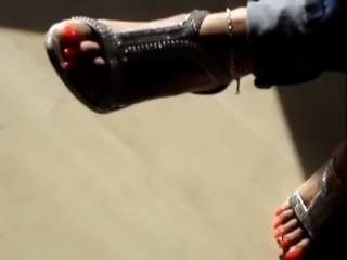 long redtoenails3