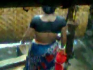 indian village lady bath and showing gaand free
