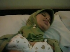 indonesian-jilbab entot di hotel