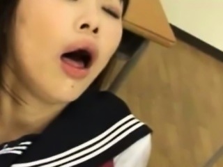 Japanese schoolgirl gets gapeshot