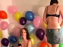 Amateurs strip and kiss in bisexual sex game