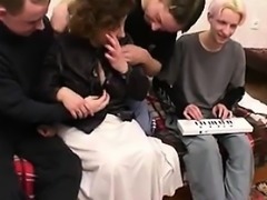Thick Mature Mother Fucking In A Foursome