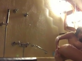 Hot Babe Takes a Shower