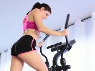Teen Nikki enjoys fucking in the gym