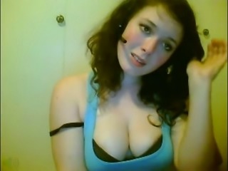 Naturally cute web cam brunette showed off all the stuff she had on her body