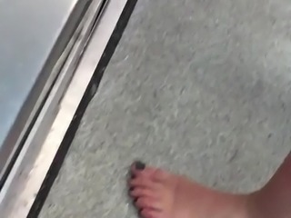 slags feet in kebab shop after night out
