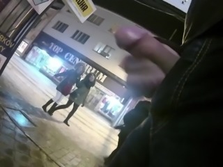 dick Flashing a few girls :)