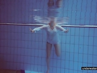 Cute Melissa plays underwater