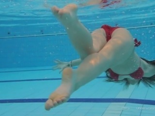 Teen with nice ass in bikini showcasing her pussy underwater in close up