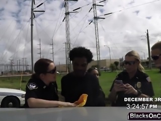 A black felon pleasures cop's pussy