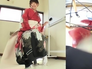 Subtitled Japanese kimono pee desperation failure in HD