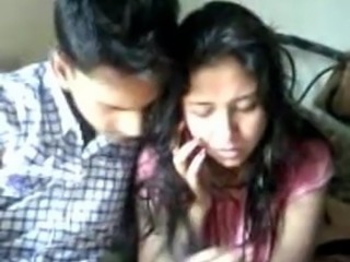 indian desi mms gf kisses desper while talking on cell phone