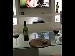 novio muestra a su esposa en vivo