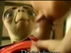 E.T. gets hardcore amateur blowjob