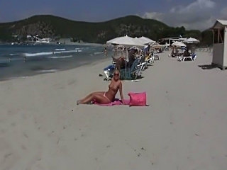 Public beach blowjob and fuck