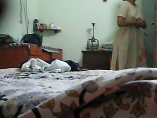 Indian aunty change from Salwar to Peticoat exposing all