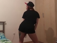 Twerking my ass like a queen