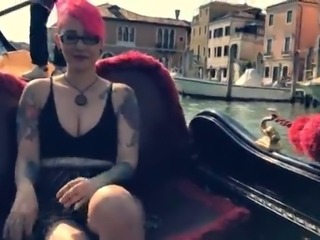 I went to Italy and hit a Siririca in the Gondola in Public
