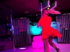 Bodacious mature stripper puts on a fabulous show on stage