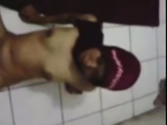 indonesian- cewek jilbab striptease 2